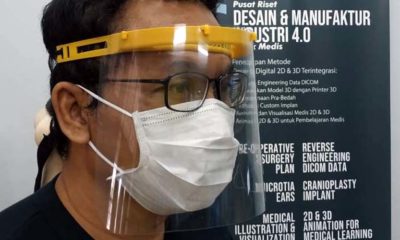 Djoko Kuswanto saat menjajal Face Shield Mask di RS Universitas Airlangga