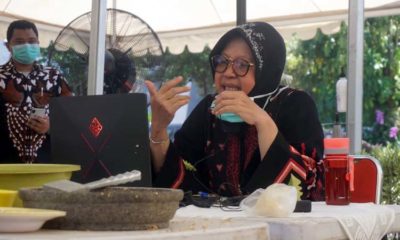 Wali Kota Risma Pimpin Rapat Teleconference Bahas Kondisi Perekonomian Surabaya di Tengah Covid-19