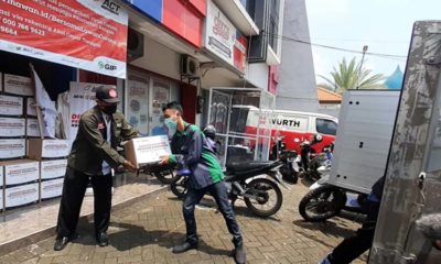 OPERASI PANGAN: Sejumlah personel ACT tengah mempersiapkan operasi pangan