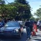 Kendaraan Peserta Vaksinasi Massal Mulai Padati Gelora 10 November Surabaya
